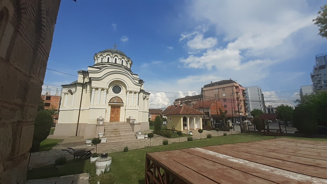 РТ Балкан у Липљану уочи Тројчиндана: Сузе Николе Цвејића и застава на црквеном торњу