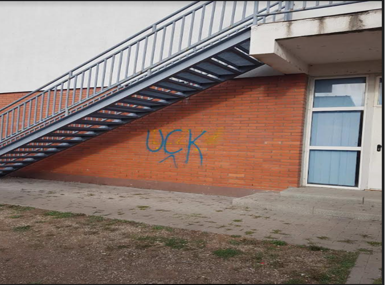Канцеларија за КиМ: На школи у Клокоту јуче освануо графит „УЧК“ – Изостао одговор ’’КП’’