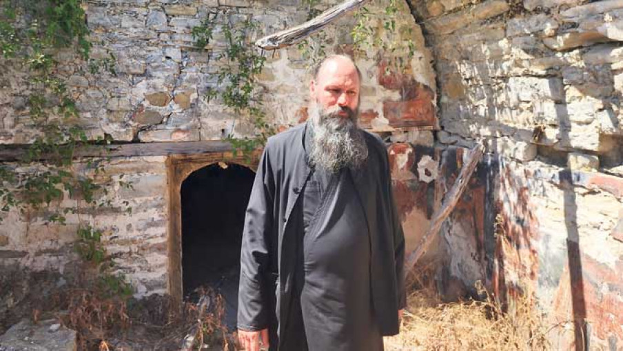 Живојин Ракочевић: Не­бо се огле­да у фре­ска­ма