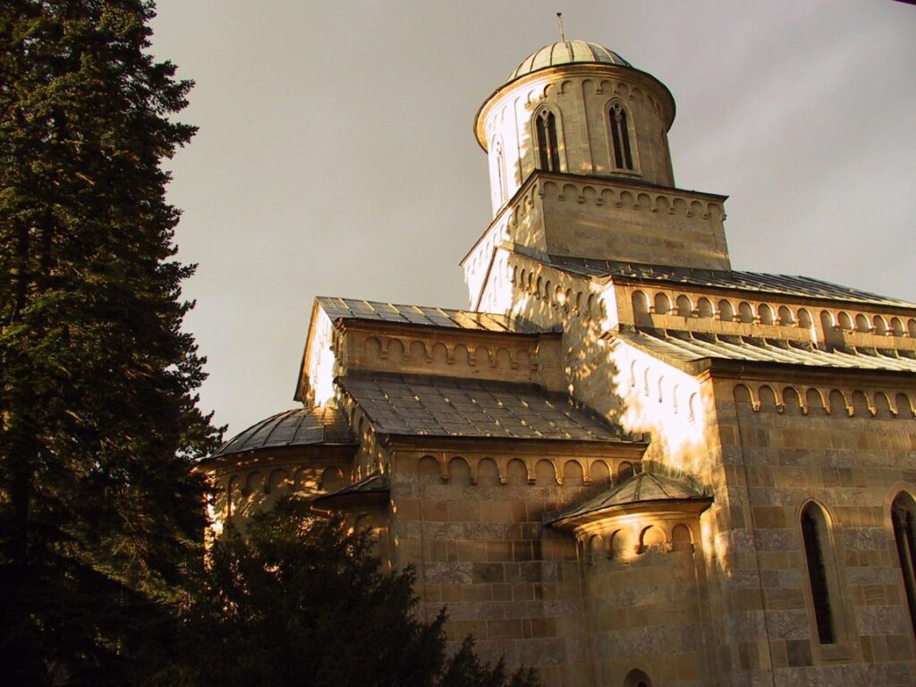 О. Дарко Р. Ђого: Свјетлост кроз облаке – поново кроз Метохију и Косово