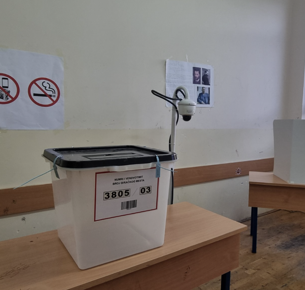 Почела кампања за ванредне опште изборе, Српска листа је отвара у митровачкој Спортској хали