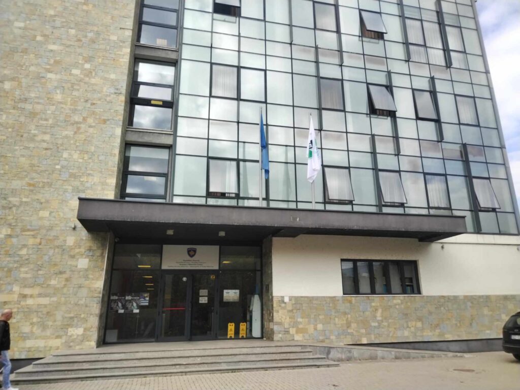 Званичници МУП-а посетили Општину Северна Митровица у оквиру процеса издавања докумената, тврде разговарали са грађанима