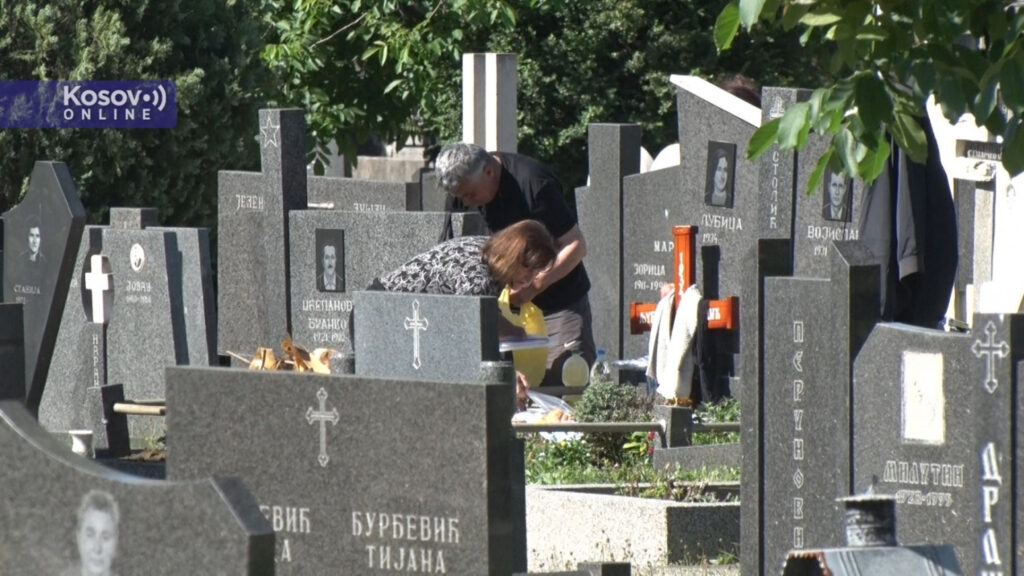 Летње задушнице у Приштини: Треба доћи и запалити свећу, не можемо заборавити покојнике
