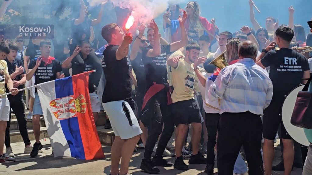 Матуранти из Лепосавића прославили крај средњошколских дана