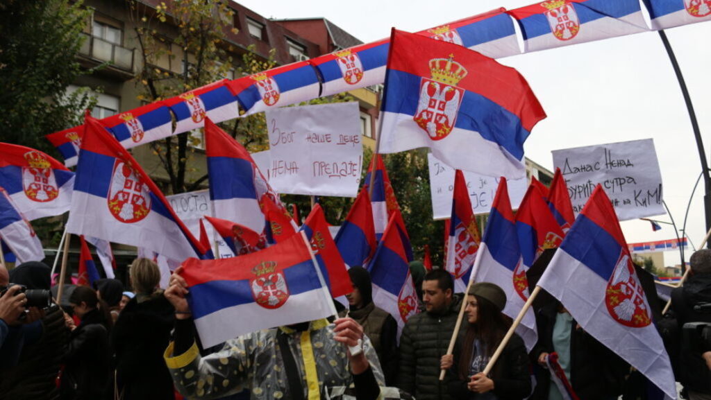 Још једна Куртијева превара: Истекао рок за замену докумената, Срби у бирократском лавиринту