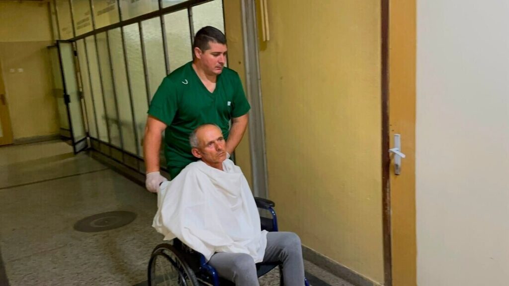 Очекивано: Албански полицајци који су тукли Србина на КиМ враћени на посао